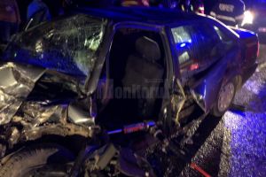 Două persoane au ajuns la spital, în urma unui carambol dintre un tir, o autoutilitară şi ...