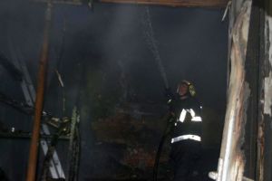 Incendiu la Veştem – Acoperişul unei case a luat foc