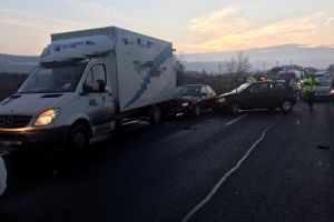 Carambol pe DN1 – Trei masini implicate in accident la Vestem