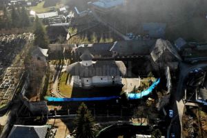 Lucrări de construcţie la zidul de incintă al Mănăstirii Voroneţ