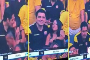 Sărutul păcătos: Deconspirat că are amantă, după ce a fost filmat sărutând-o la un meci de fotbal (VIDEO)
