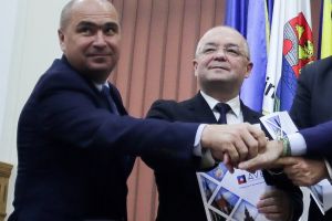 Emil Boc, supărat pe cei care au spus că bugetul Oradiei e mai mare decât al Clujului. ”Comparaţi mere cu pere!”
