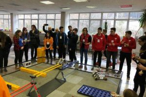 Sâmbătă:  Competiţia de robotică „First Tech Challenge” România, la Colegiul Naţional “Inochentie Micu Clain” din Blaj. 17 echipe prezente în concurs