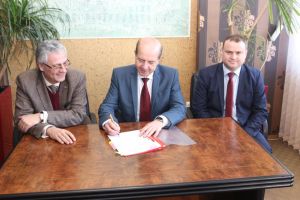 A fost semnat contractul de finanţare pentru proiectul “Reducerea emisiilor de carbon în Municipiul Alexandria, prin adoptarea unui transport public ecologic”