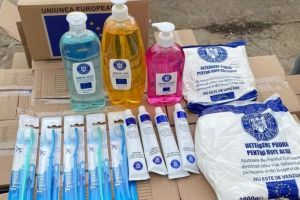 Sibienii defavorizaţi primesc pachete cu produse de igienă din partea Primăriei Sibiu
