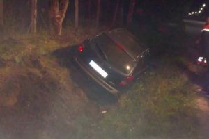 Sătmărean implicat într-un accident pe DN 19. A intrat cu maşina în şanţ şi s-a izbit de un stâlp