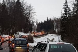 Primarii de pe Valea Prahovei pregătesc 'soluţia finală' pentru circulaţia între Predeal şi Comarnic