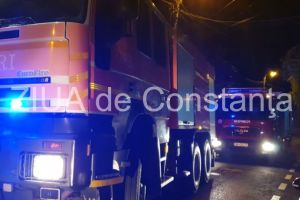 Alerta la Navodari. Un incendiu a izbucnit pe strada Plopilor. Pompierii, chemati in ajutor
