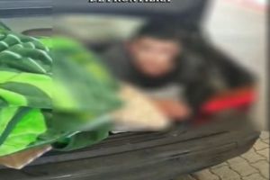 Minor ascuns de mama in portbagajul unui autoturism, descoperit la P.T.F. Nadlac 