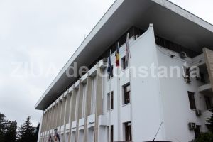 Consiliul Judetean a reziliat un contract de 10.000 de euro. Reprezentantii unei firme au cerut bani in avans si apoi au disparut (document)