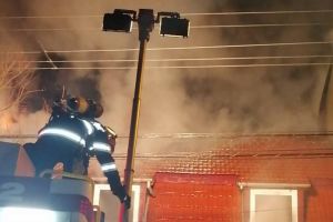 Incendiu puternic la acoperişul unei case, pe strada Nouă din Timişoara
