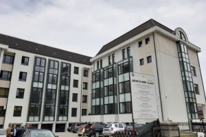 Tribunalul Bistriţa-Năsăud îşi suspendă de azi activitatea. De ce protestează magistraţii