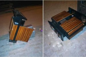 FOTO| Vandalism la Sebeş: Coşurile de gunoi dintr-o staţie de autobuz recent amenajată, distruse de un tânăr de 19 ani