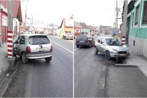 FOTO: Accident la Copşa Mică – Un şofer a intrat cu maşina într-un stâlp