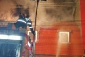 O ţigară a distrus o casă, în Timişoara! Vecinii au avut şi ei de suferit