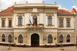 Primăria Municipiului Aiud face angajări: Trei posturi vacante, scoase la CONCURS. Care sunt condiţiile specifice de participare