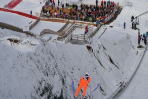 ÎN DIRECT Conferinţă de presă, concurs sărituri cu schiurile la Râşnov