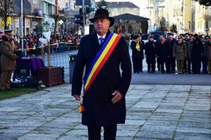 Primarul Dorin Florea a fost amendat de CNCD, iar Consiliul Minorităţilor Naţionale îi cere demisia