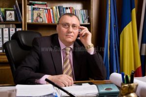 Dănuţ Bădau, fostul primar al Pucioasei, se luptă de trei ani să închidă magazine concurente