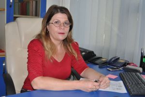 Șefa Serviciului Paşapoarte, dată ca exemplu pozitiv de prefectul Dolha: Bravo ei!