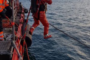 Portul Midia: Actiunile pentru ranfluarea navei esuate continua (galerie foto)