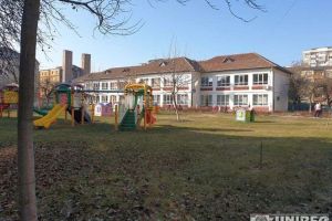 Părinţii de la o grădiniţă din Alba Iulia, puşi să dea bani pentru salariul îngrijitoarelor. Precizările Primăriei