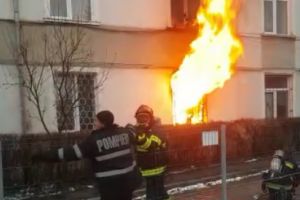 Incendiu la un apartament din Brasov. O persoana a murit (video)