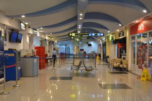 Pliante, măşti şi mănuşi. Ce măsuri s-au luat la Aeroportul din Oradea sub ameninţarea coronavirusului 