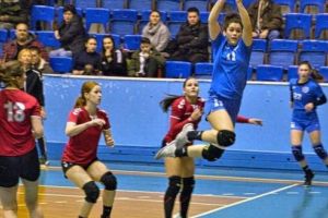 Final în faza grupelor la junioare