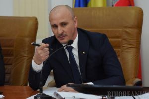 Prefectul a decis: va ataca în instanţă decizia CJ Bihor privind concursul pentru un nou director la Teatrul Regina Maria 