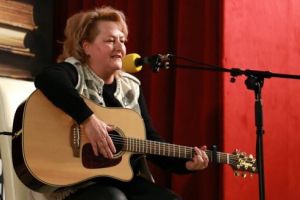 Votaţi Angela Mariaşiu pentru ”Cel mai bun album”,  la Premiile ForeverFolk 2019