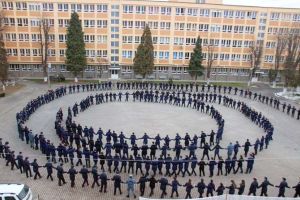 FOTO| 24 ianuarie, Ziua Unirii Principatelor Române, sărbătorită de elevii Colegiului Militar ”Mihai Viteazul” din Alba Iulia: Hora Unirii, expoziţii şi referate
