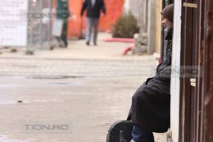 Se strâng haine groase şi alimente pentru oamenii străzii, la Timişoara