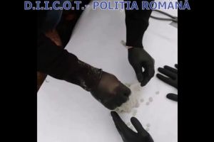 22 de tineri trimişi în judecată în două dosare mari privind droguri plasate pe piaţa din ...