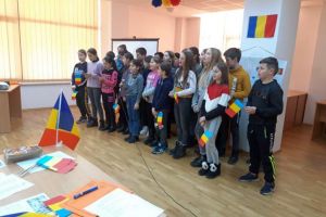 FOTO| „Mica Unire” – sărbătorită la Liceul Tehnologic de Turism şi Alimentaţie Arieşeni