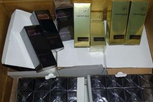 A încercat să treacă vama cu parfumuri contrafăcute aduse din Turcia