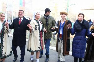 Ziua Unirii Principatelor, marcată la Timişoara. Autorităţile s-au prins în horă