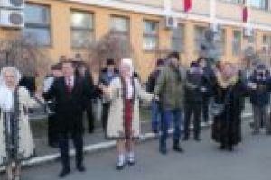 FOTO. Timişorenii s-au prins în horă, la 161 de ani de la înfăptuirea Micii Uniri