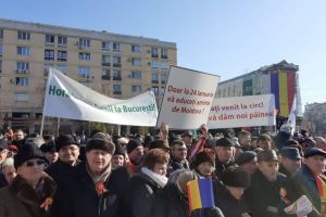 FOTO: Preşedintele Iohannis, huiduit la Iaşi – Se strigă „Vrem autostradă”