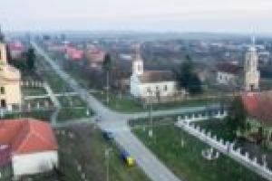 Comuna din Timiş cu cele mai multe biserici. Patru dintre ele sunt construite în aceeaşi intersecţie