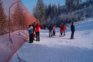 Turist bătut la baza pârtiei din Topliţa de membrii personalului de serviciu