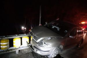 Judetul Ialomita: Un autoturism s-a izbit de podul din Cosereni (galerie foto)