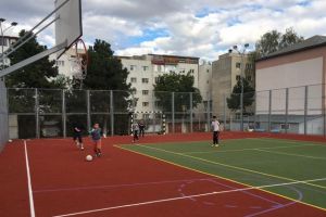 Autorizaţii de construire pentru amenajarea de terenuri de sport la cinci şcoli ieşene