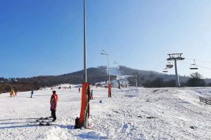 VIDEO Cum s-a schiat pe Pârtia Cocoş, deschisă în week-end doar ziua