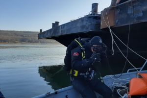 Au fost reluate cautarile marinarului cazut in Dunare 