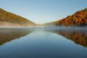 Reuşită a ecologiştilor de la NERA în faţa Hidroelectrica. Se interzice începerea lucrărilor la aducţiunea secundară Bistra – Lac Poiana Mărului