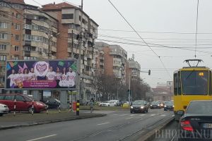 Fapte uitate: Reclame expirate, lăsate la vedere în oraş