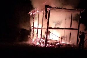 Incendii în trei localităţi din Botoşani. Peste 30 de pompieri au intervenit în lupta cu focul