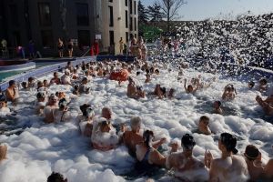 Minivacanţă cu bălăceală: Aquapark-urile din Oradea şi din Băile Felix s-au umplut până la refuz