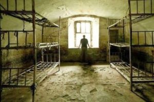 ”Reeducarea”, era cea mai cruntă metodă de tortură în comunism. Practici inumane de tortură psihică aplicate celor anti-regim